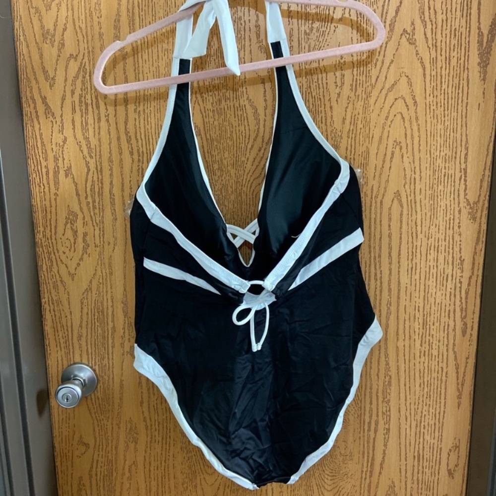New Swimsuits For All Plunge halter Color block One Piece Cheeky Plus Size 18 - Picture 4 of 5